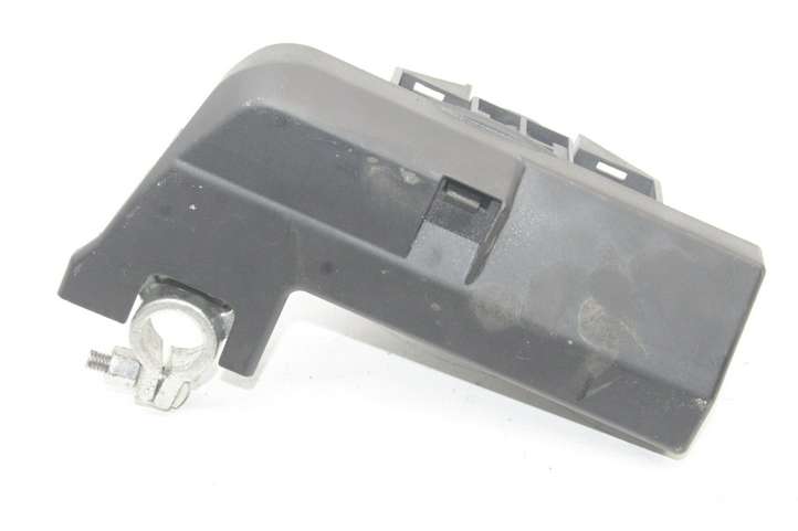 Audi A4 (2007 - 2011)  B0101063 Узел подключения плюсовых проводов