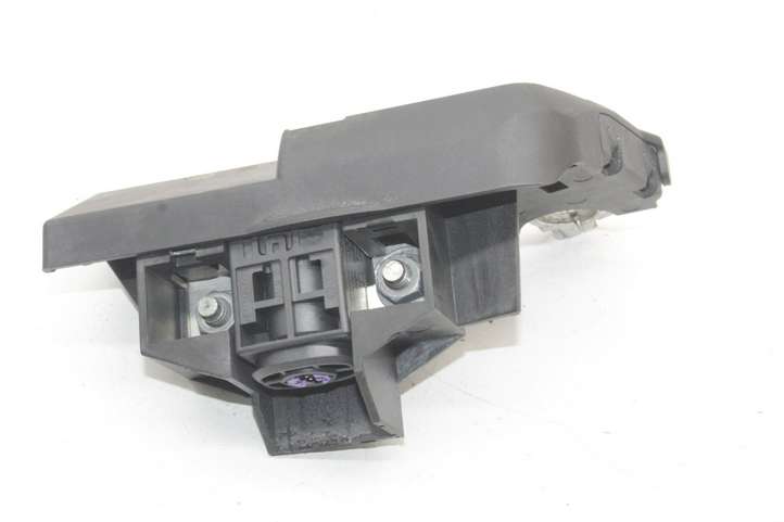Audi A4 (2007 - 2011)  B0101063 Узел подключения плюсовых проводов