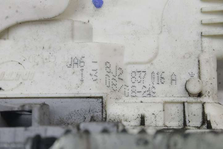 Audi A4 (2007 - 2011)  8J2837016A Передняя звукоизоляция