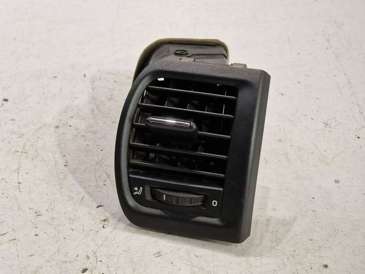 Skoda Fabia Mk2 (5J) (2007 - 2014)  5J0819702 Боковая воздушный дефлектор
