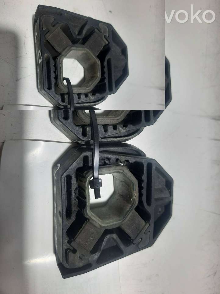 Volkswagen PASSAT B6 (2005 - 2010)  013676 Кронштейн