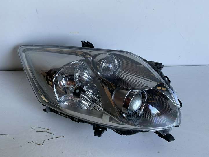 Toyota Auris 150 (2006 - 2012)  8111002540 Передняя фара