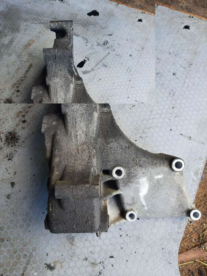 Volkswagen Transporter-Caravelle (1990 - 2003)  074145169D Кронштейн