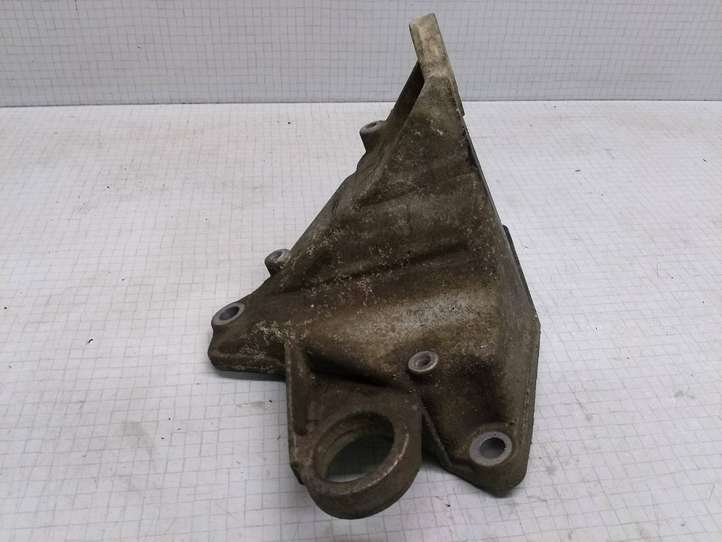Audi A4 (2000 - 2006)  8D0399114S Кронштейн
