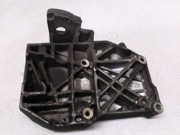 Audi A4 (2000 - 2006)  038260885B Кронштейн