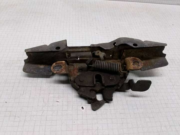 Toyota Corolla E120 E130 (2004 - 2007)   Замок капота