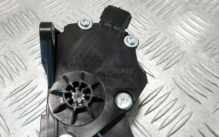 Toyota Land Cruiser (J150) (2009 - )  7811060110 Педаль акселератора