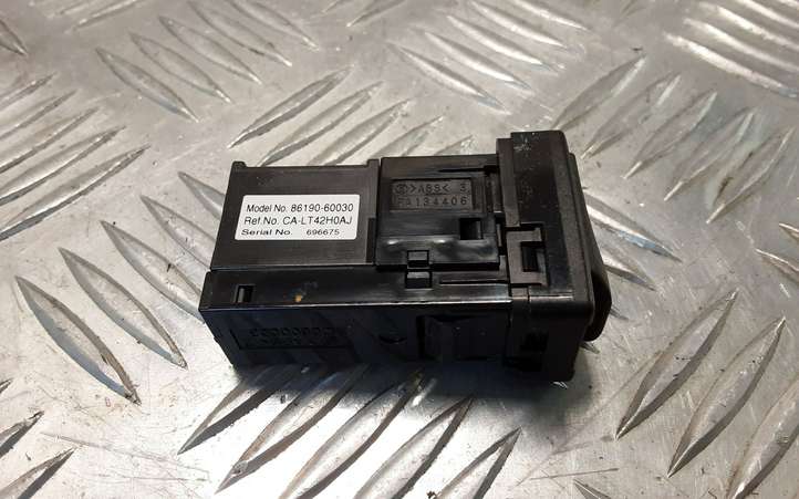 Toyota Land Cruiser (J150) (2009 - )  8619060030 Разъем USB