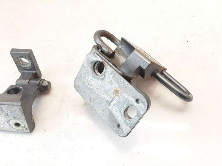 Porsche Cayenne (9PA) (2002 - 2010)  7L0833402A  Комплект петель задней двери