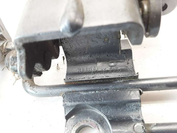 Porsche Cayenne (9PA) (2002 - 2010)  7L0833402A  Комплект петель задней двери