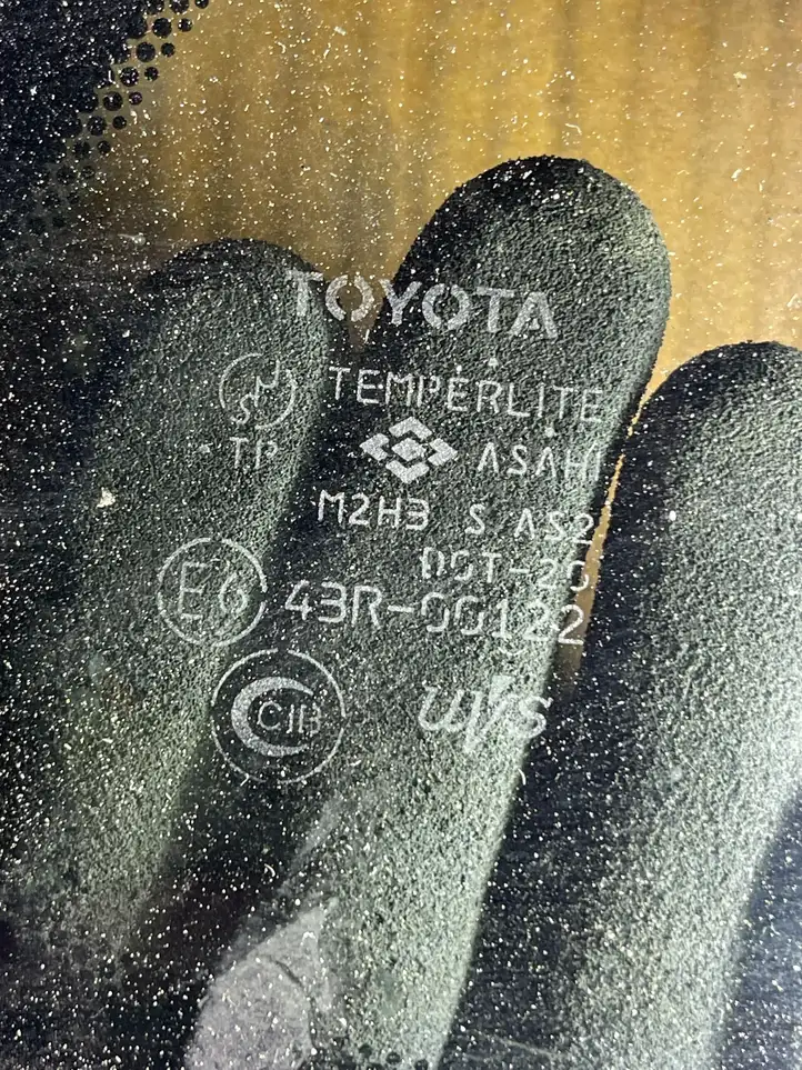 Toyota RAV 4 (XA20) (2000 - 2005) Заднее боковое стекло — фото 2