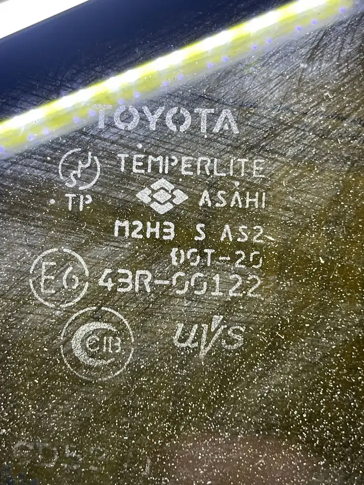 Toyota RAV 4 (XA20) (2000 - 2005) Заднее боковое стекло — фото 2