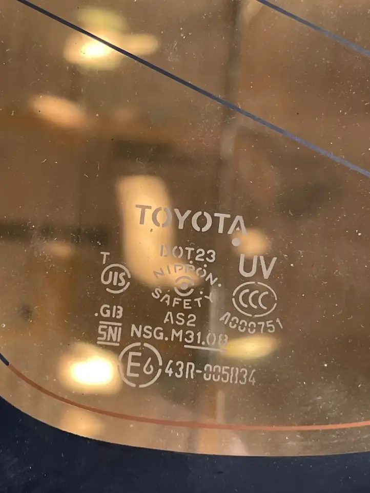 Toyota Prius (XW30) (2009 - 2015) Заднее боковое стекло — фото 2