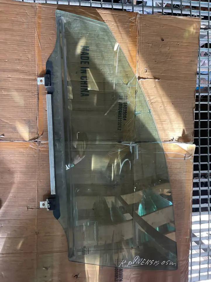 Toyota Avensis T250 (2003 - 2006)   Основное стекло передних дверей (четырехдверного автомобиля)