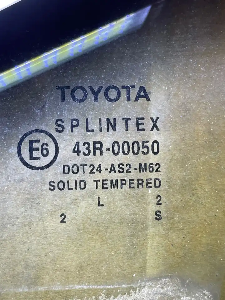 Toyota Avensis T250 (2003 - 2006)   Основное стекло передних дверей (четырехдверного автомобиля)