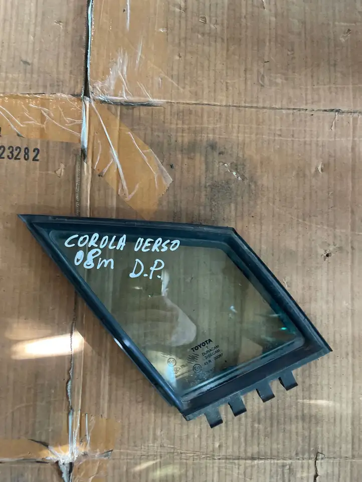 Toyota Corolla Verso E121 (2004 - 2007) Треугольное стекло кузова — фото 1