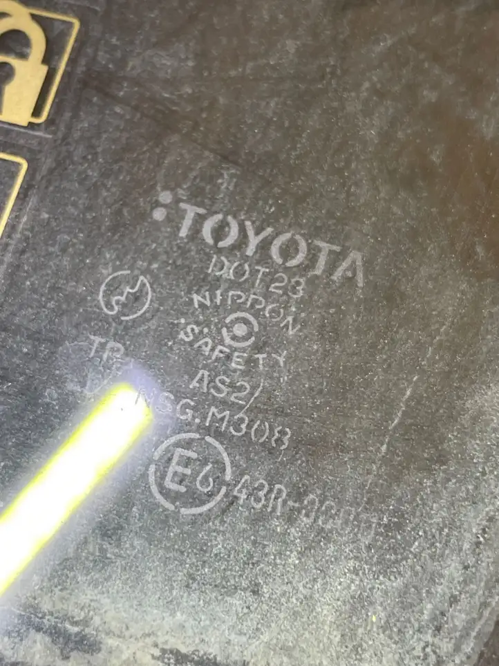 Toyota Avensis Verso (2001 - 2004) Стекло передней двери — фото 2