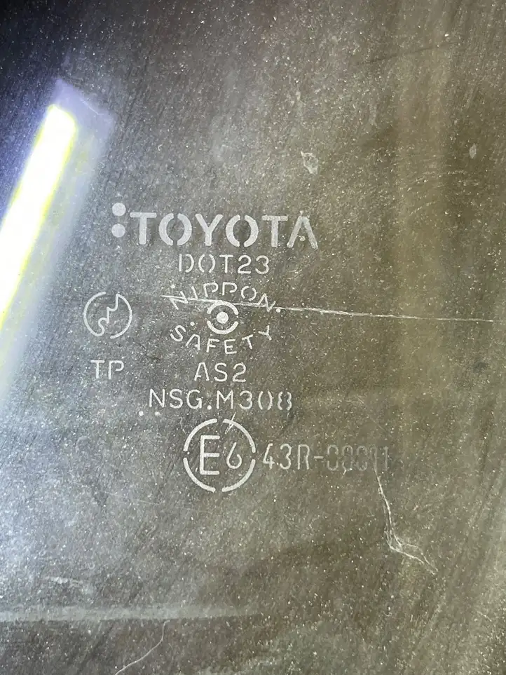 Toyota Corolla Verso E121 (2001 - 2004) Стекло передней двери — фото 2