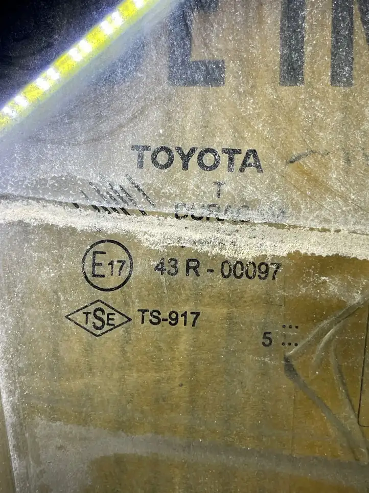 Toyota Corolla Verso E121 (2004 - 2007) Стекло передней двери — фото 2