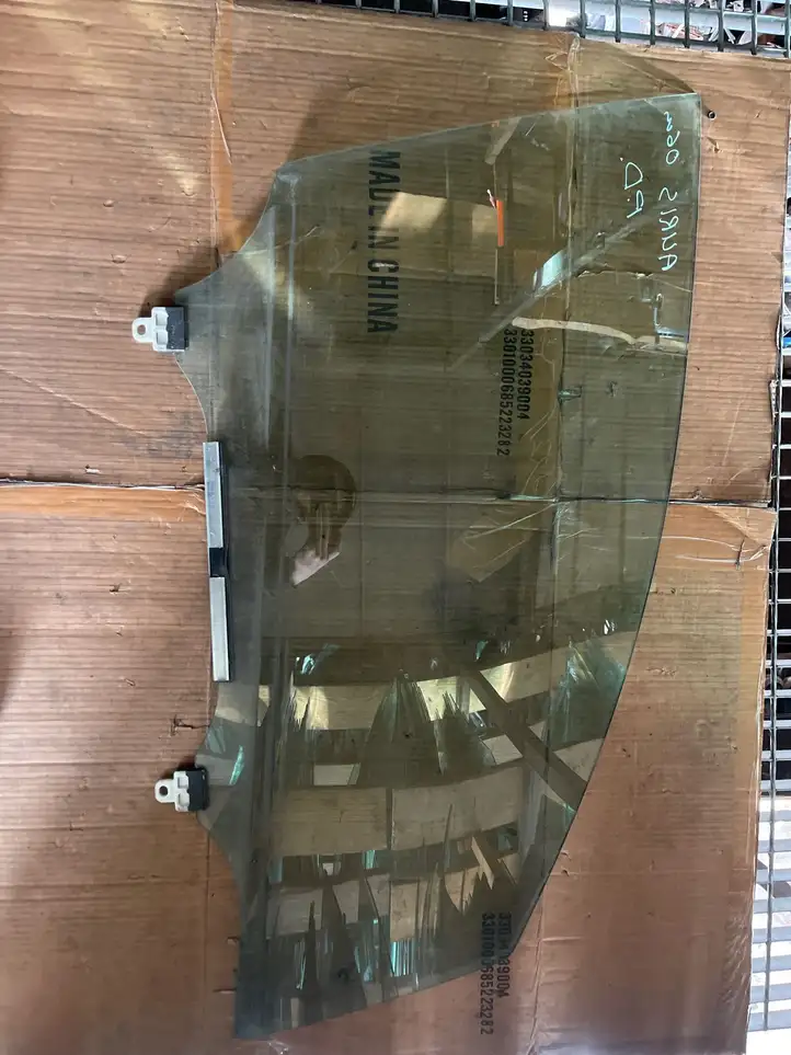 Toyota Auris 150 (2006 - 2012)   Основное стекло передних дверей (четырехдверного автомобиля)