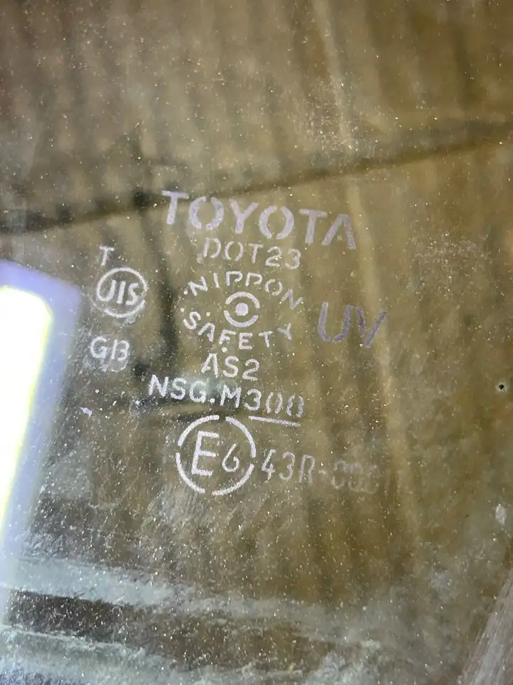 Toyota Auris 150 (2006 - 2012)   Основное стекло передних дверей (четырехдверного автомобиля)