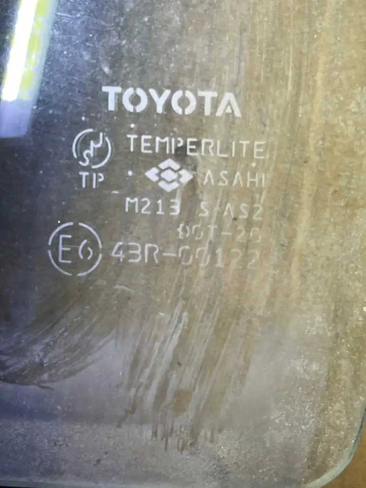 Toyota Corolla E120 E130 (2004 - 2007) Стекло задней двери — фото 2