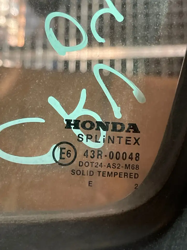 Honda CR-V (2004 - 2006) Форточка двери — фото 2