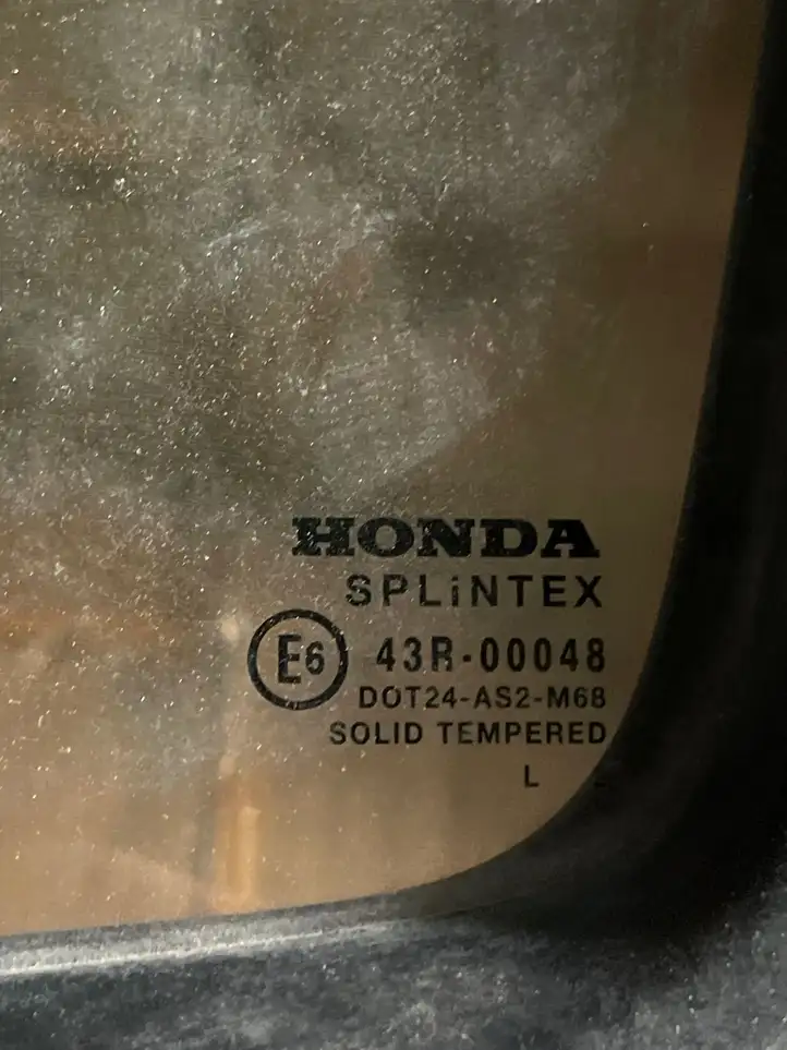 Honda CR-V (2004 - 2006) Форточка двери — фото 2