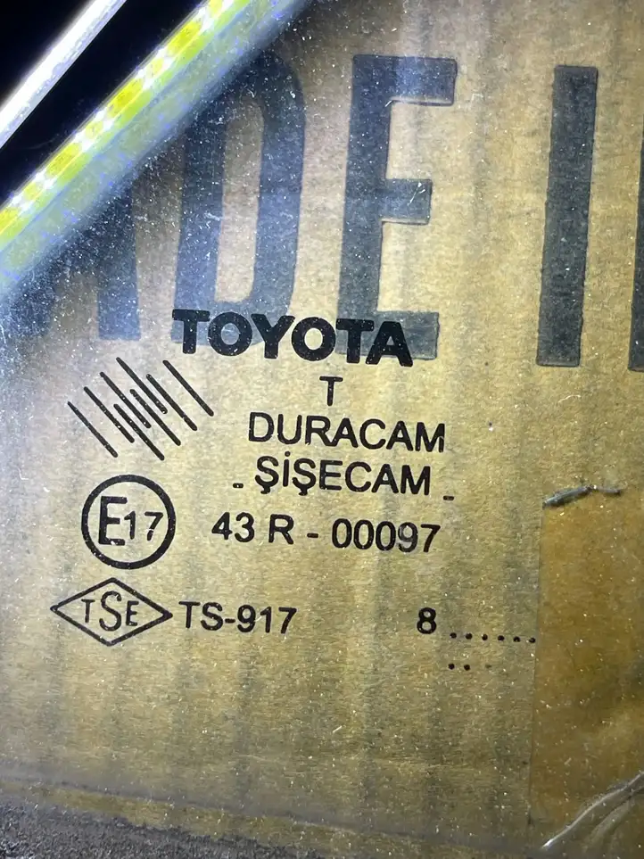 Toyota Corolla Verso E121 (2004 - 2007) Стекло передней двери — фото 2