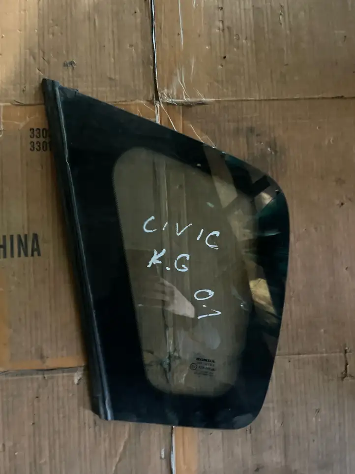 Honda Civic (2006 - 2011) Заднее боковое стекло — фото 1