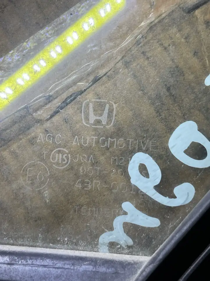 Honda Insight (2009 - 2011) Форточка двери — фото 2