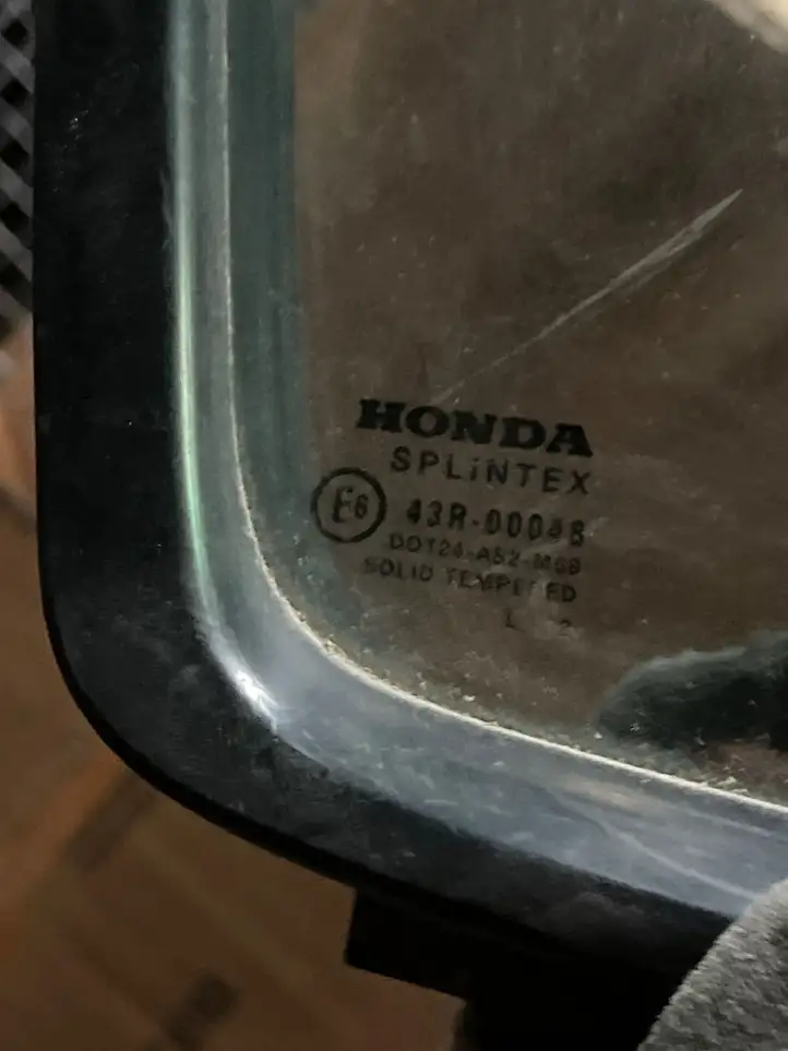 Honda CR-V (2004 - 2006) Заднее боковое стекло — фото 2