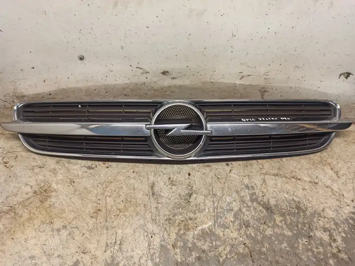Opel Vectra C (2002 - 2005) 13139871 Верхняя решетка радиатора — фото 1