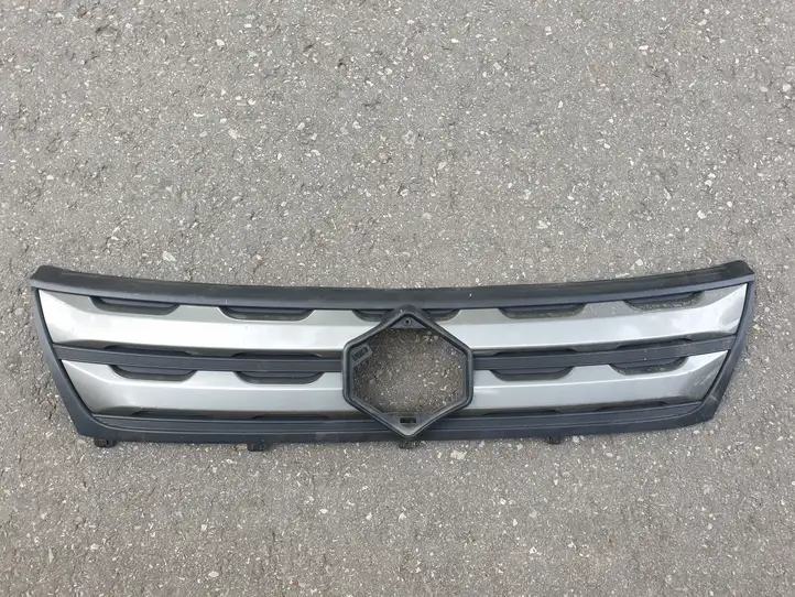 Suzuki Vitara (2014 - 2018) 7211154P1 Верхняя решетка радиатора — фото 1