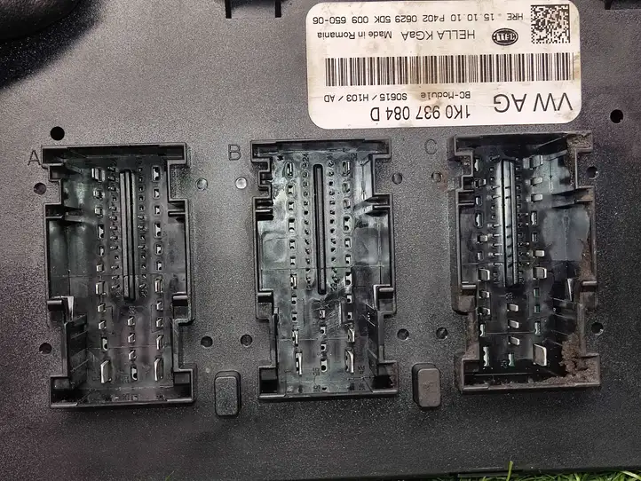 Volkswagen Golf Plus (2008 - 2014) 1K0937084D Модуль комфорта — фото 4