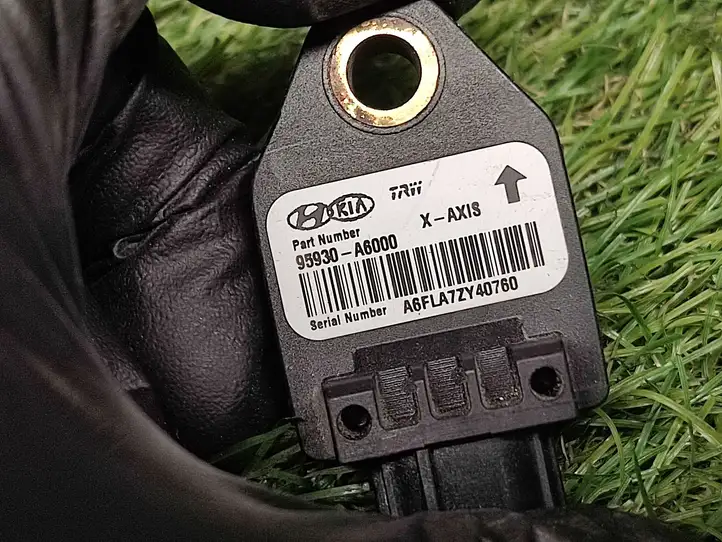 Kia Ceed (2010 - 2012) 95930A6000 Датчик удара SRS — фото 4