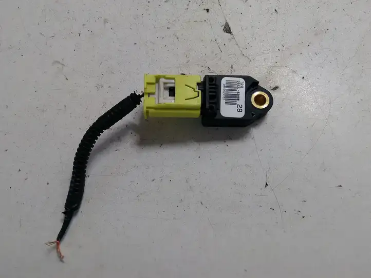 Toyota Auris 150 (2006 - 2012) 8983102080 Датчик удара SRS — фото 1