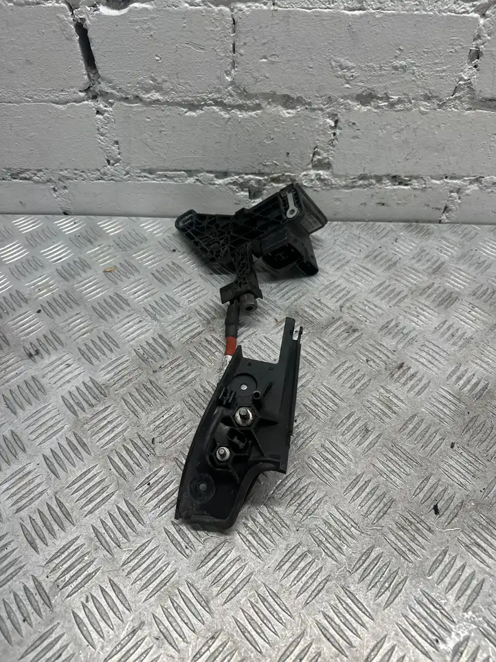 BMW 3 F30 F35 F31 (2012 - 2018) 8616811 Плюсовой провод аккумулятора — фото 2