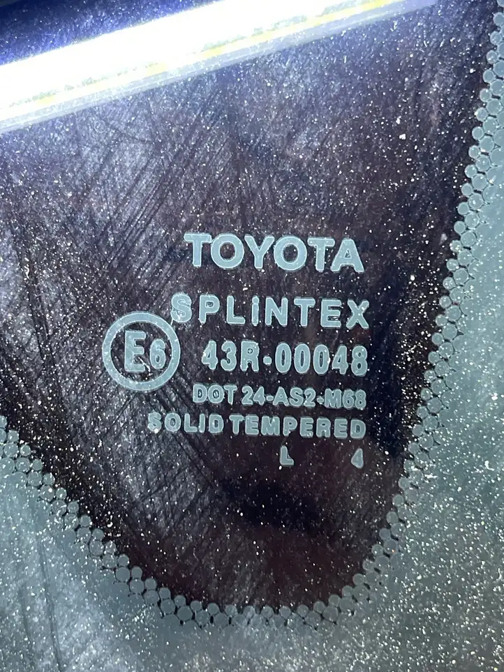 Toyota Corolla Verso E121 (2004 - 2007) Заднее боковое стекло — фото 2