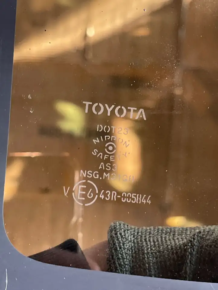 Toyota RAV 4 (XA40) (2012 - 2018) Заднее боковое стекло — фото 2