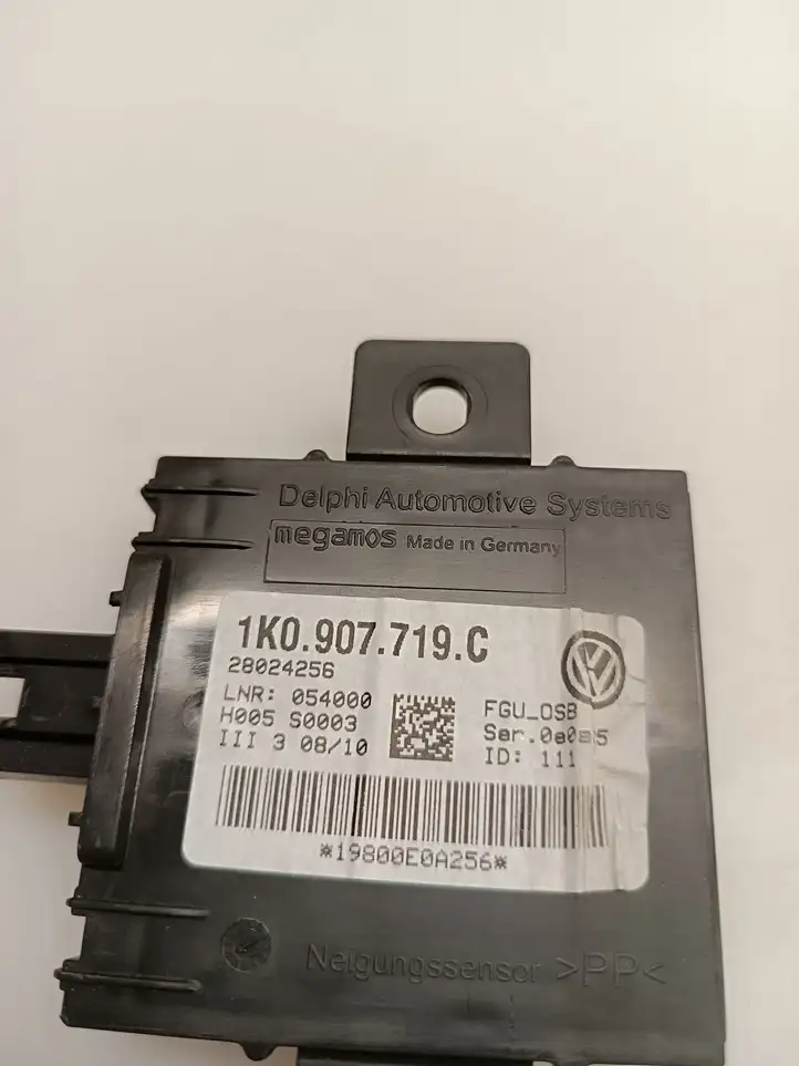 Audi A3/S3 8P (2008 - 2013) 1K0907719C Блок управления сигнализацией — фото 4