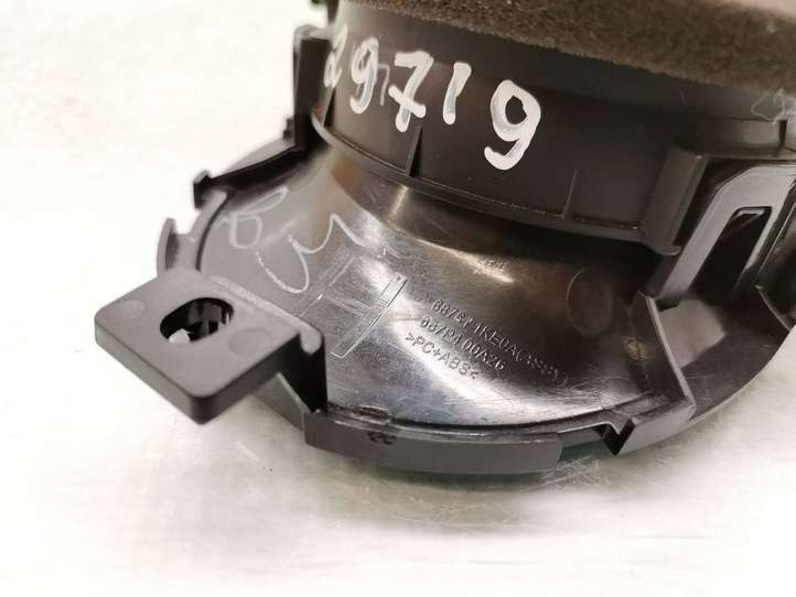Nissan Juke I F15 (2010 - 2018)  687P400A26 Боковая воздушный дефлектор