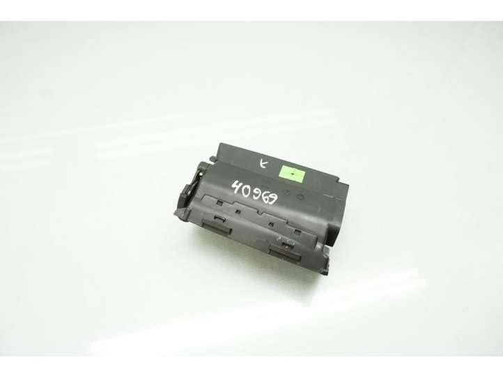 Citroen C5 (2004 - 2008)  9682533477 Центральный дефлектор