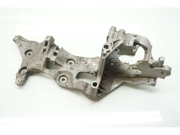 Audi A4 (2015 - 2019)  04L903143D Кронштейн