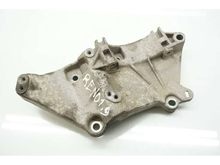 Renault Megane II (2002 - 2005)  8200100148 Кронштейн
