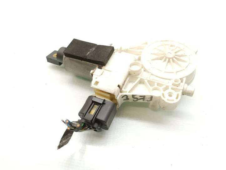 BMW 3 E92 E93 (2005 - 2014)  0130822402 электродвигатель переднего стеклоподъемника