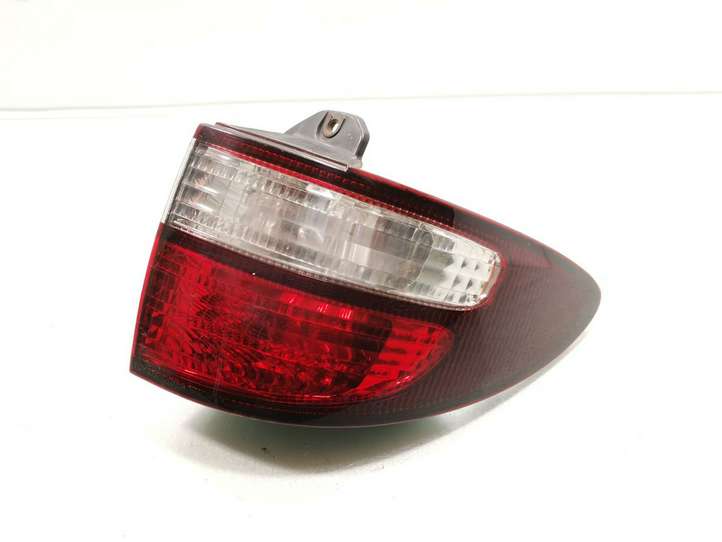Toyota Previa (XR30, XR40) II (2000 - 2006)   Задний фонарь в кузове