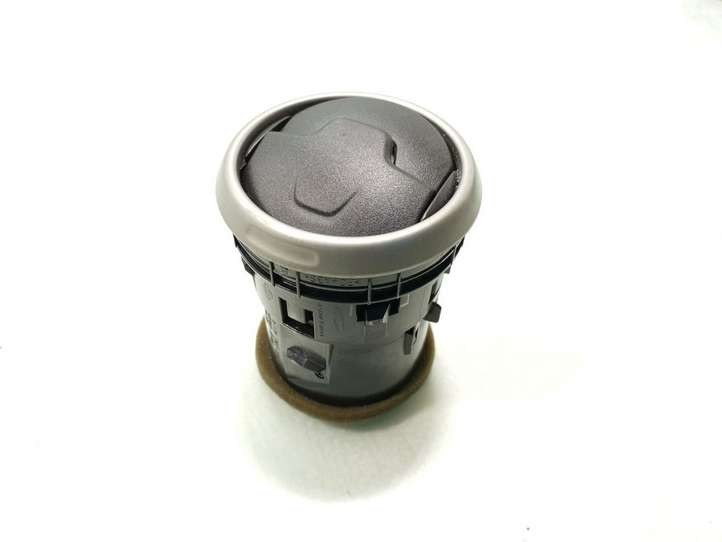 Nissan Qashqai (2006 - 2010)  68760JD10A Центральный дефлектор
