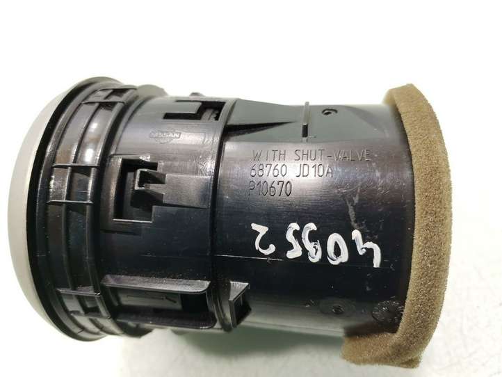 Nissan Qashqai (2006 - 2010)  68760JD10A Центральный дефлектор