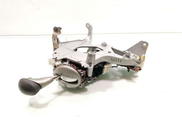 Honda Civic (2006 - 2011)  635210905 Отделка рычага переключения передач (кожа, головка)